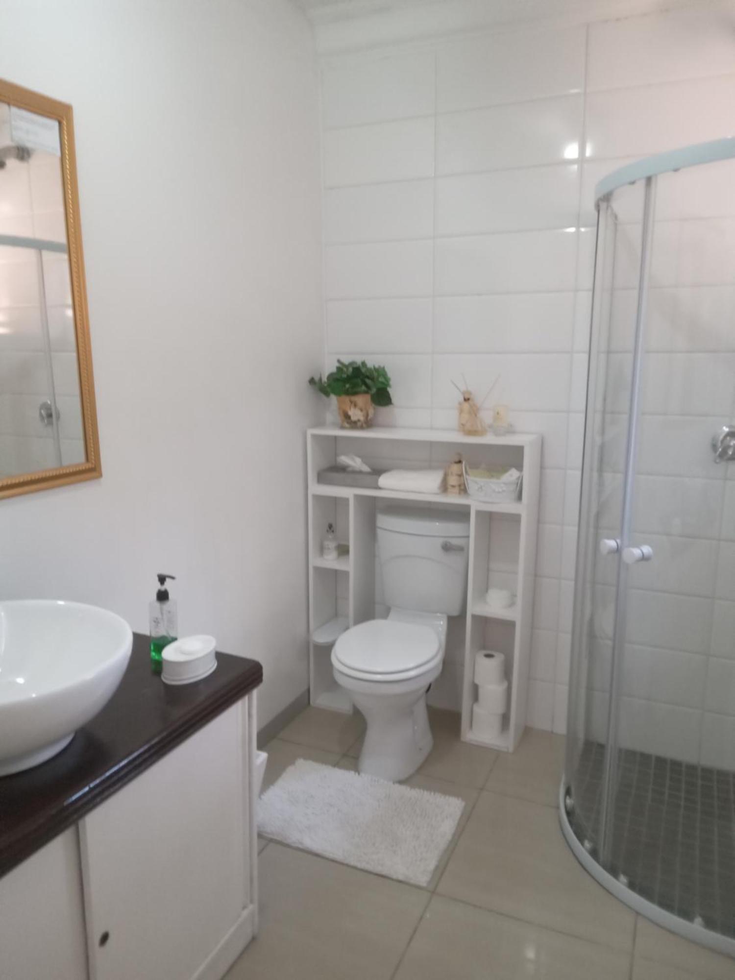Emerald Guest House Springs 외부 사진