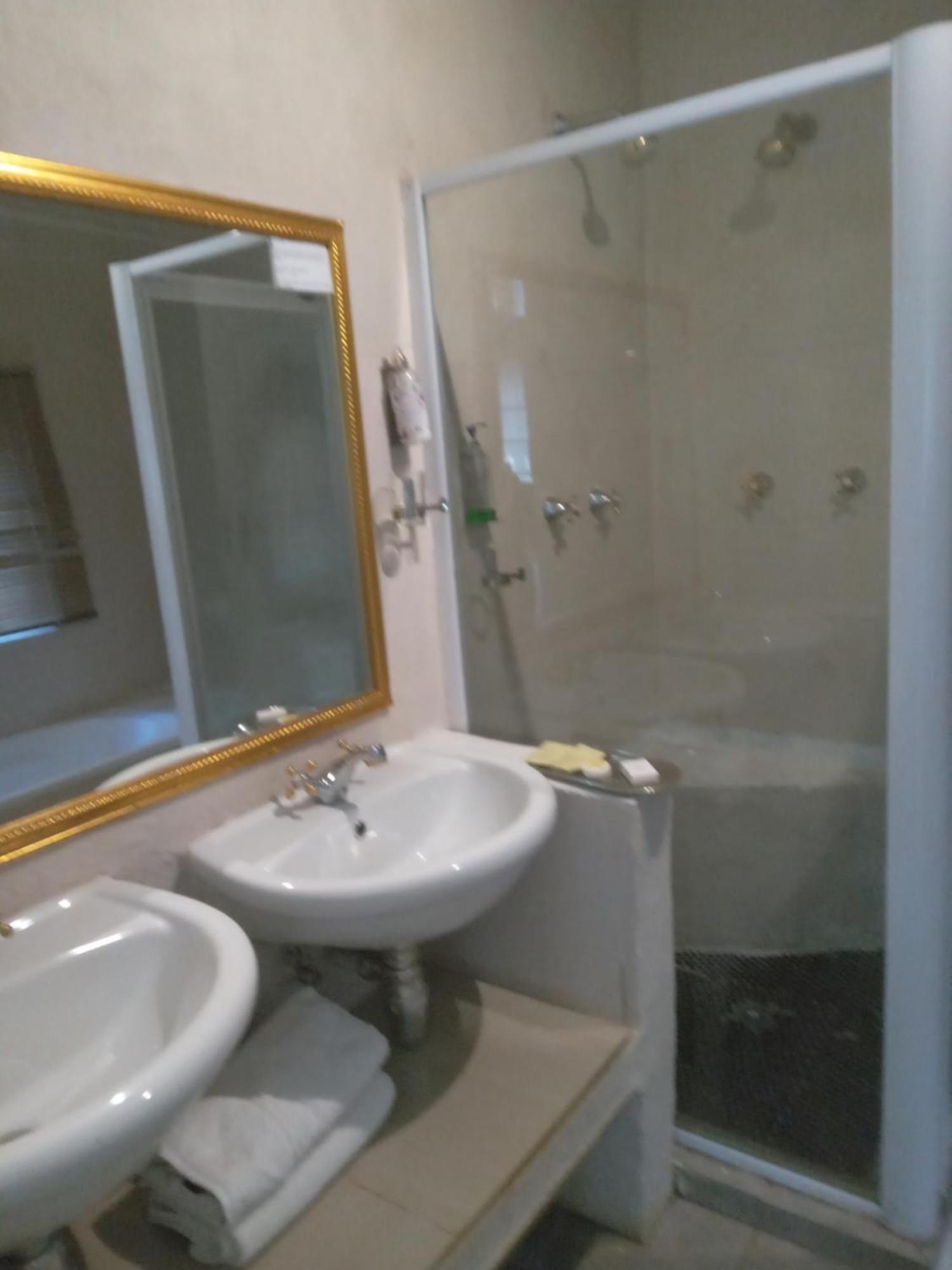 Emerald Guest House Springs 외부 사진